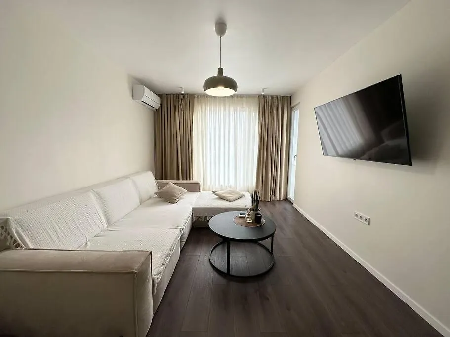 New Luxury Furnished Apartment - Beach, Varna Center & Fast Wi-Fi