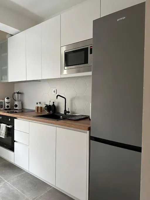 New Luxury Furnished Apartment - Beach, Varna Center & Fast Wi-Fi